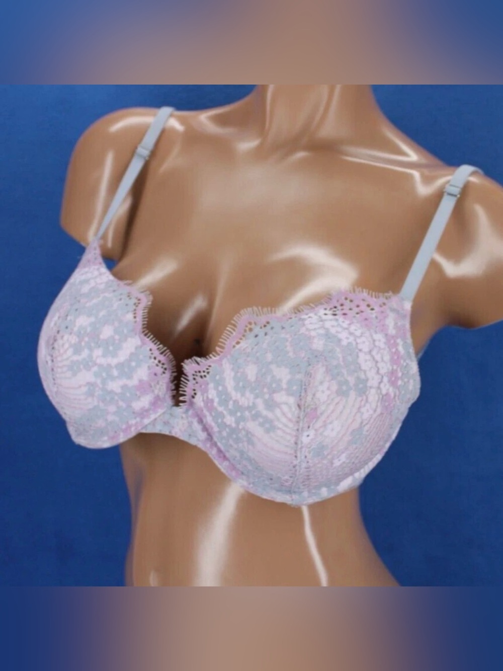 36D Victoria’s Secret Dream Angels Padded Plunge Bra w/pretty lace overlay